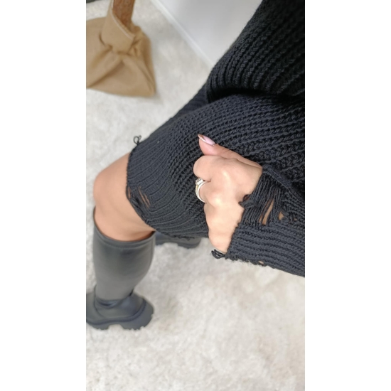 Sukienka sweterkowa z dziurami czarna