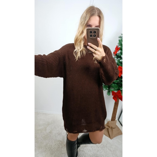 Sukienka sweterkowa z dziurami czekoladowa