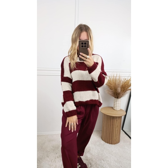 Sweter oversize w grube pasy bordo