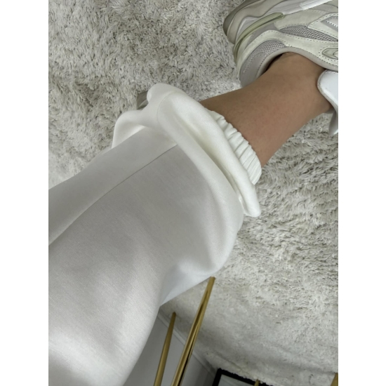 Komplet dresowy Bueno śmietankowy