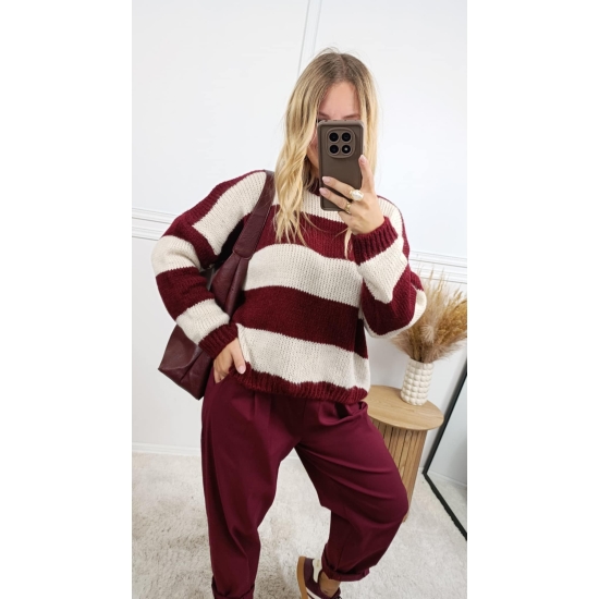 Sweter oversize w grube pasy bordo